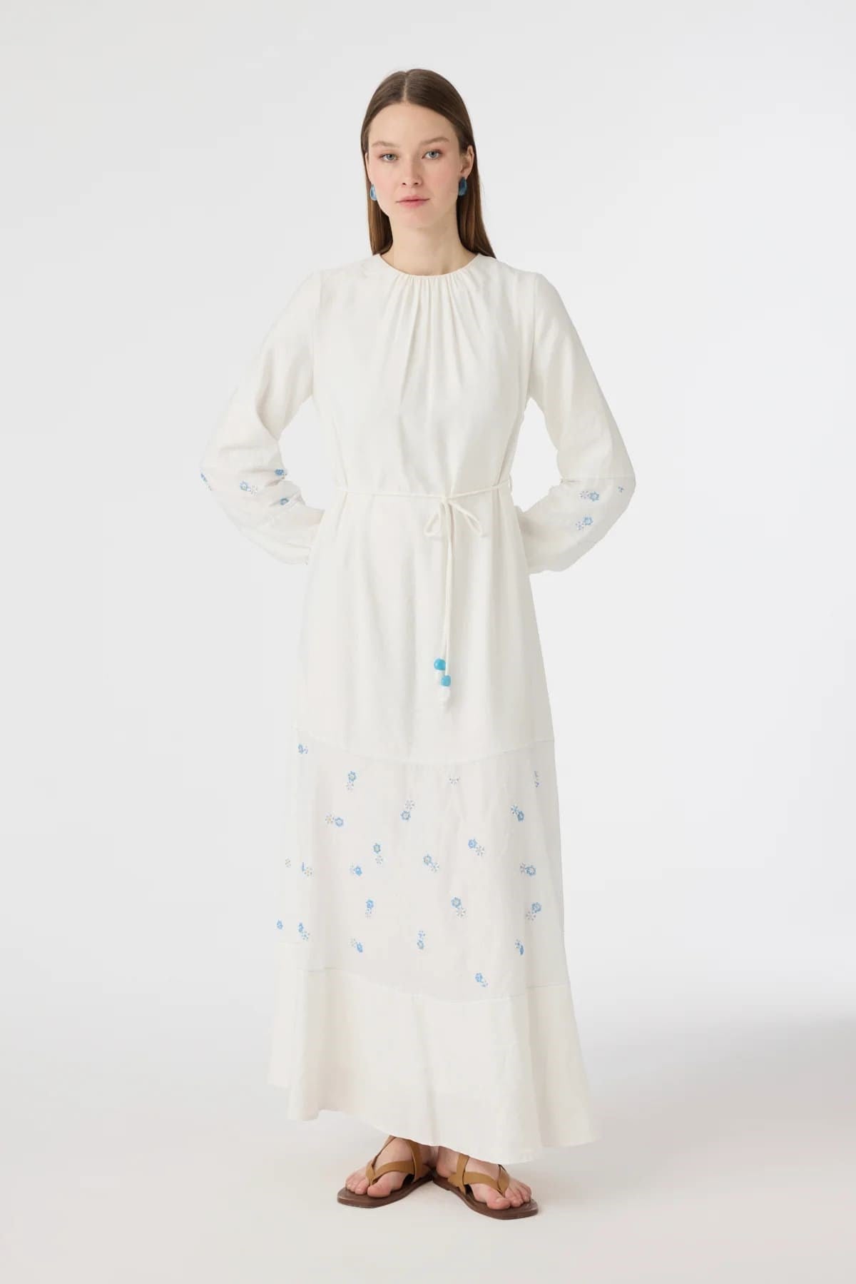 Bisiklet Yaka Kuşaklı Nakışlı Ekru Elbise 0599