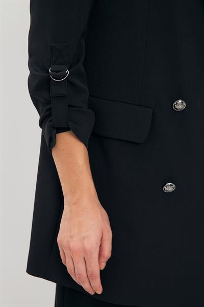 Kol Detaylı Siyah Ceket 0002