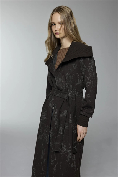 0028 BLUFF HIRKA 38-46