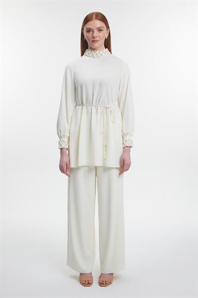 Yaka Ve Kol Detaylı Ekru Bluz B-0129