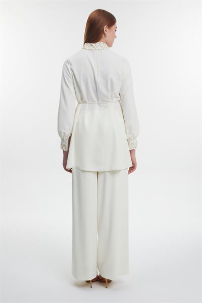 Yaka Ve Kol Detaylı Ekru Bluz B-0129