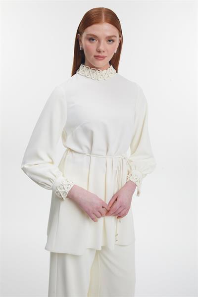 Yaka Ve Kol Detaylı Ekru Bluz B-0129