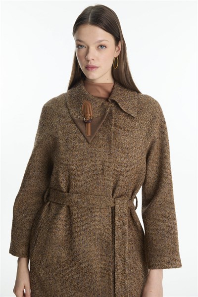 Yaka Detaylı Kuşaklı Taba Manto 13871