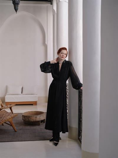 Kolları Şifon Omuzları İşlemeli Abaya Siyah 6137