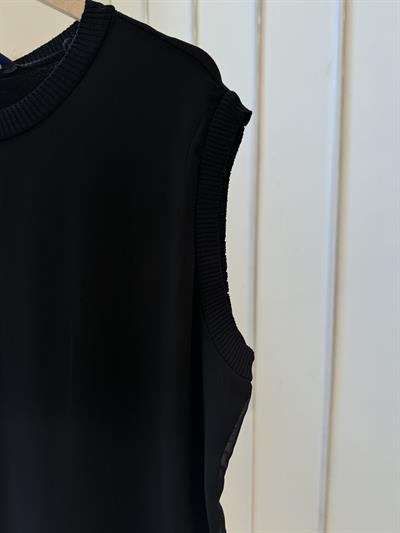 Şifonlu Kolsuz Piliseli Siyah Uzun Tunik 876