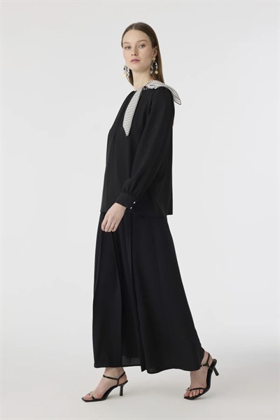 Puantiye Fularlı Pilise Detaylı Siyah Bluz 0142