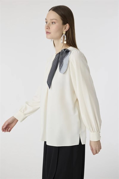 Puantiye Fularlı Pilise Detaylı Ekru Bluz 0142