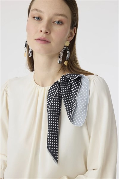 Puantiye Fularlı Pilise Detaylı Ekru Bluz 0142