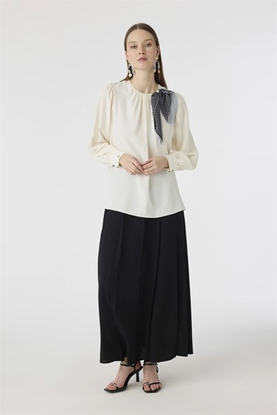 Puantiye Fularlı Pilise Detaylı Ekru Bluz 0142