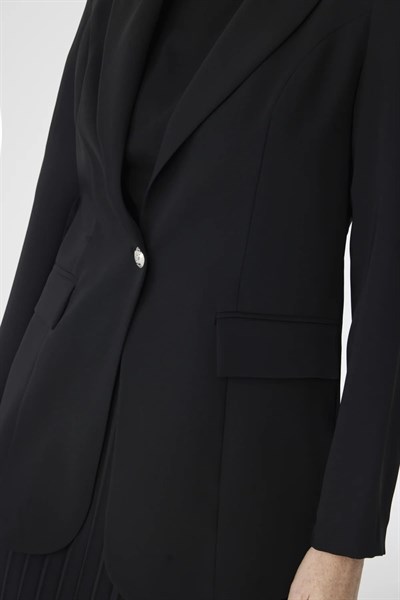 Kruvaze Yaka Tek Düğmeli Siyah Ceket 0070