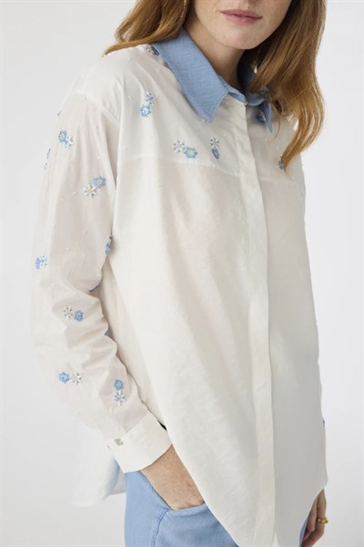 Nakış Detaylı Mavi Yakalı Gömlek Ekru Gömlek 0132
