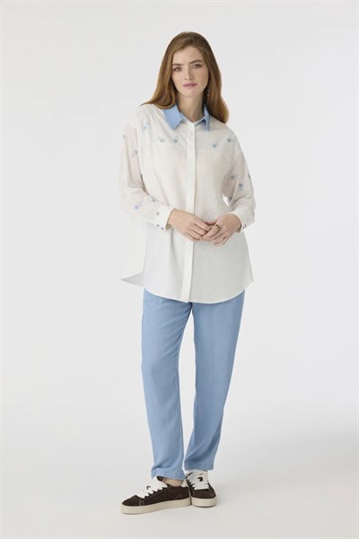 Nakış Detaylı Mavi Yakalı Gömlek Ekru Gömlek 0132