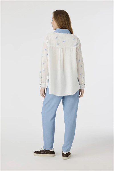 Nakış Detaylı Mavi Yakalı Gömlek Ekru Gömlek 0132