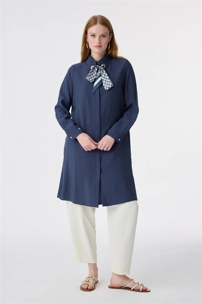 Yaka Detaylı Lacivert Tunik 1657