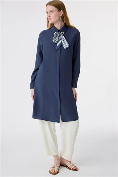 Yaka Detaylı Lacivert Tunik 1657