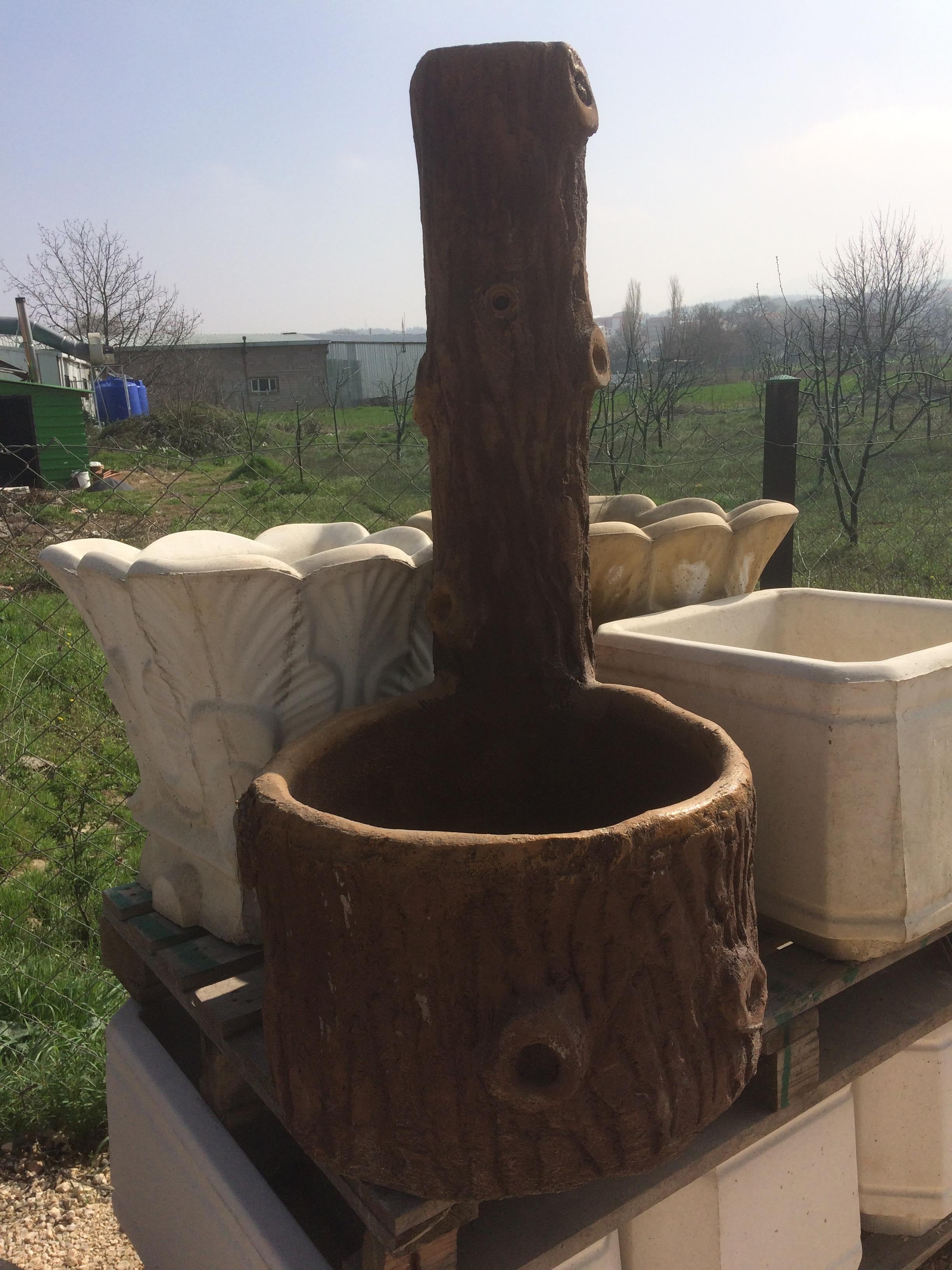 Yuvarlak Ağaç Çeşme