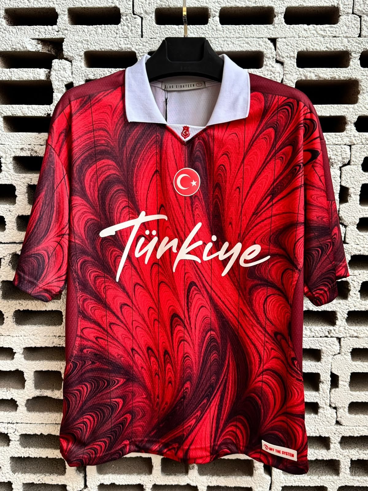 Forma Özel Seri Kırmızı Beyaz Yaka