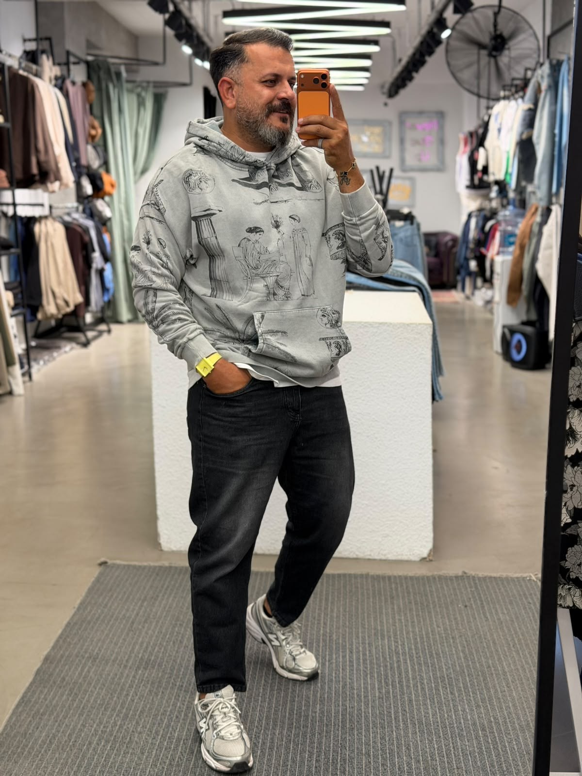Yıkamalı Kapşonlu Baskılı Sweat 