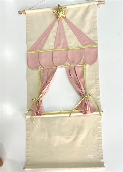 Pembe Kukla Gösteri Perdesi