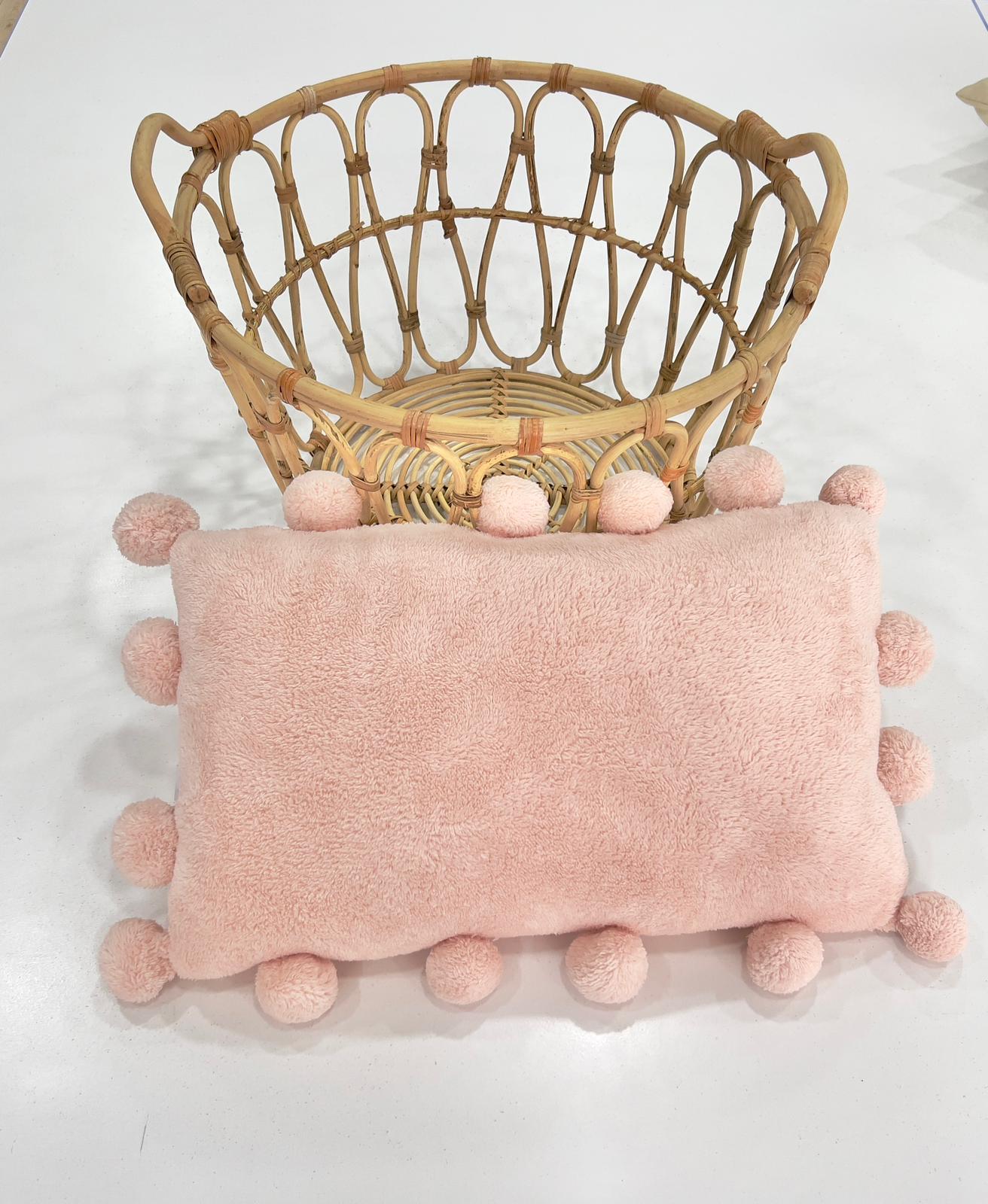 Pembe Ponponlu Yastık