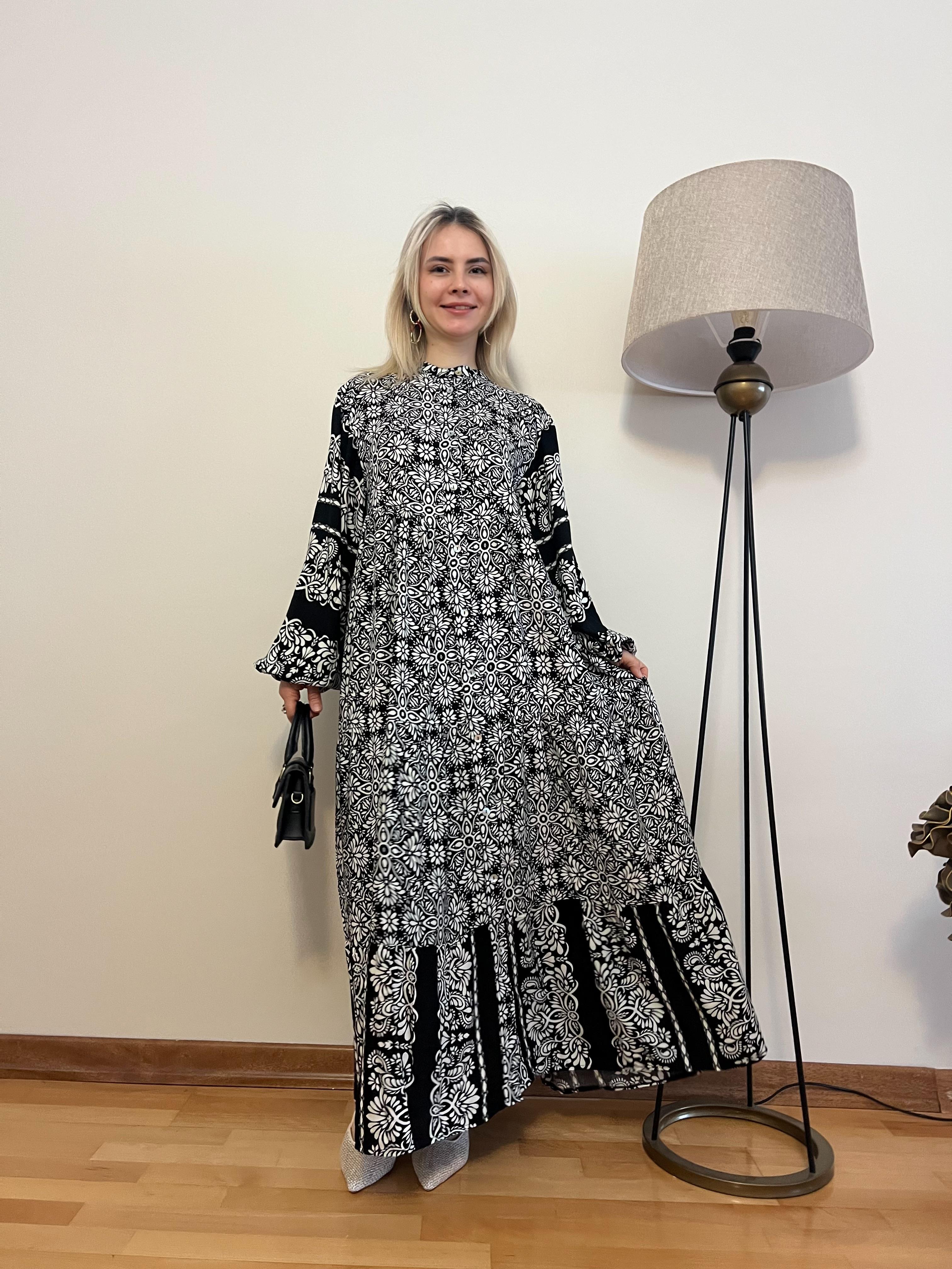 Lady Siyah Beyaz Desenli Viskon Elbise – Oversize Kesim Uzun Yazlık Elbise