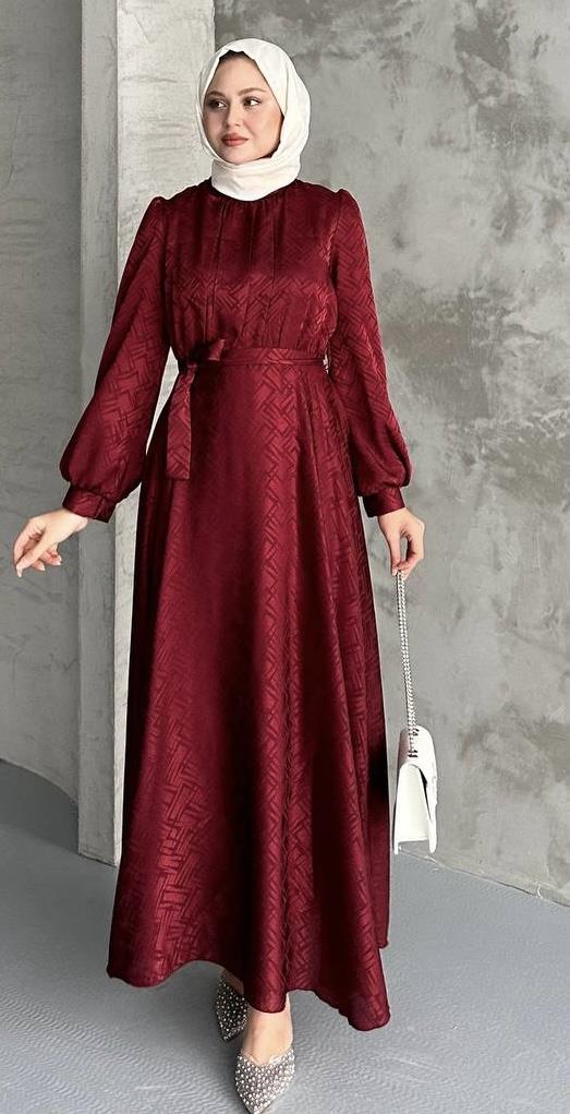 Jakarlı Saten Kumaş Elbise Tesettür Uyumlu Jakarlı Elbise