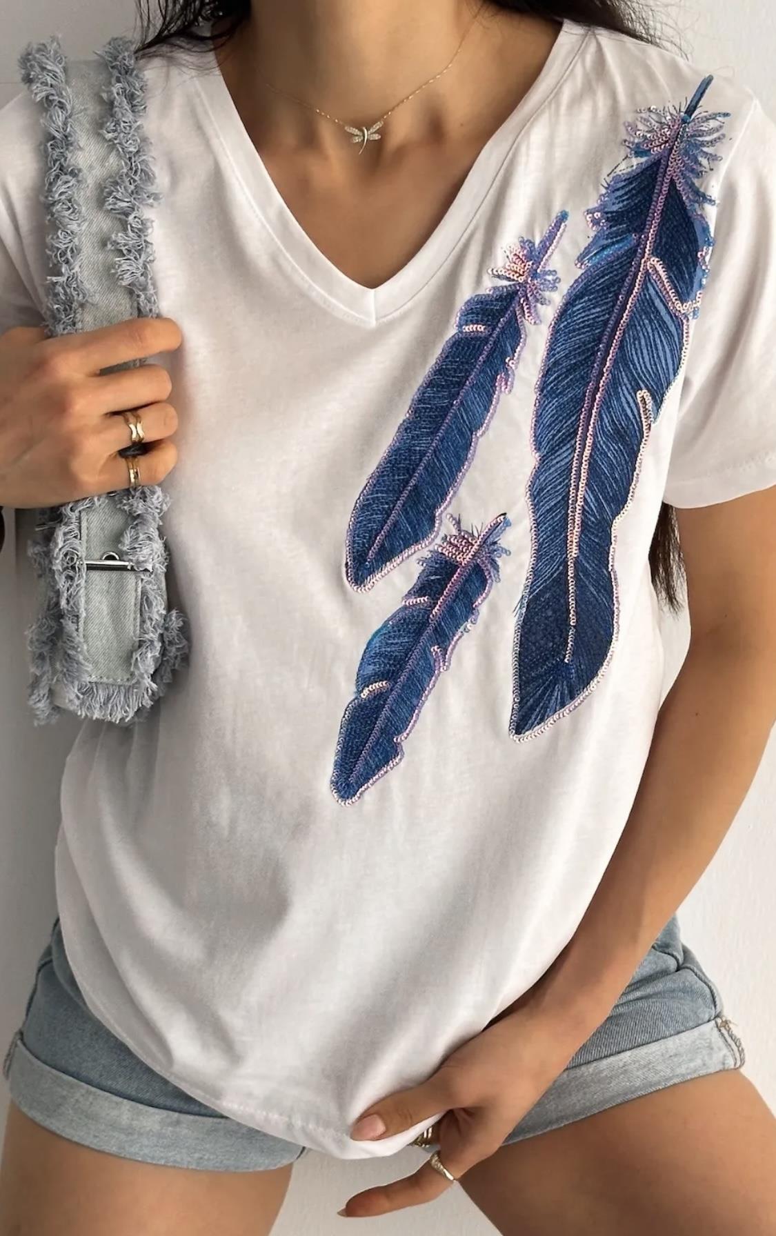 V Yaka %100 Pamuk Beyaz Tişört Tüy Desen Pul Payet İşlemeli T-Shirt