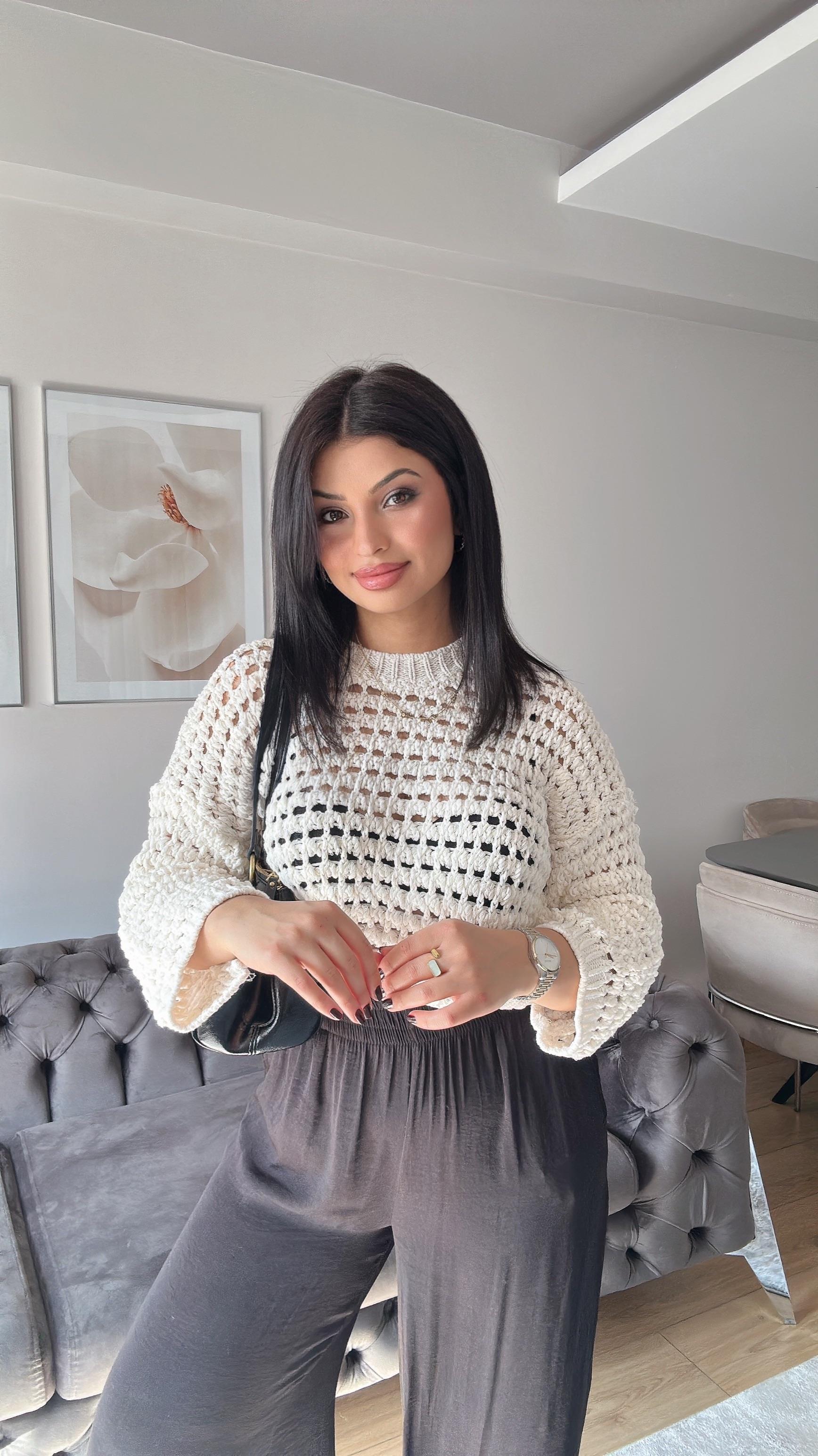 Delikli Crop Triko Kazak
