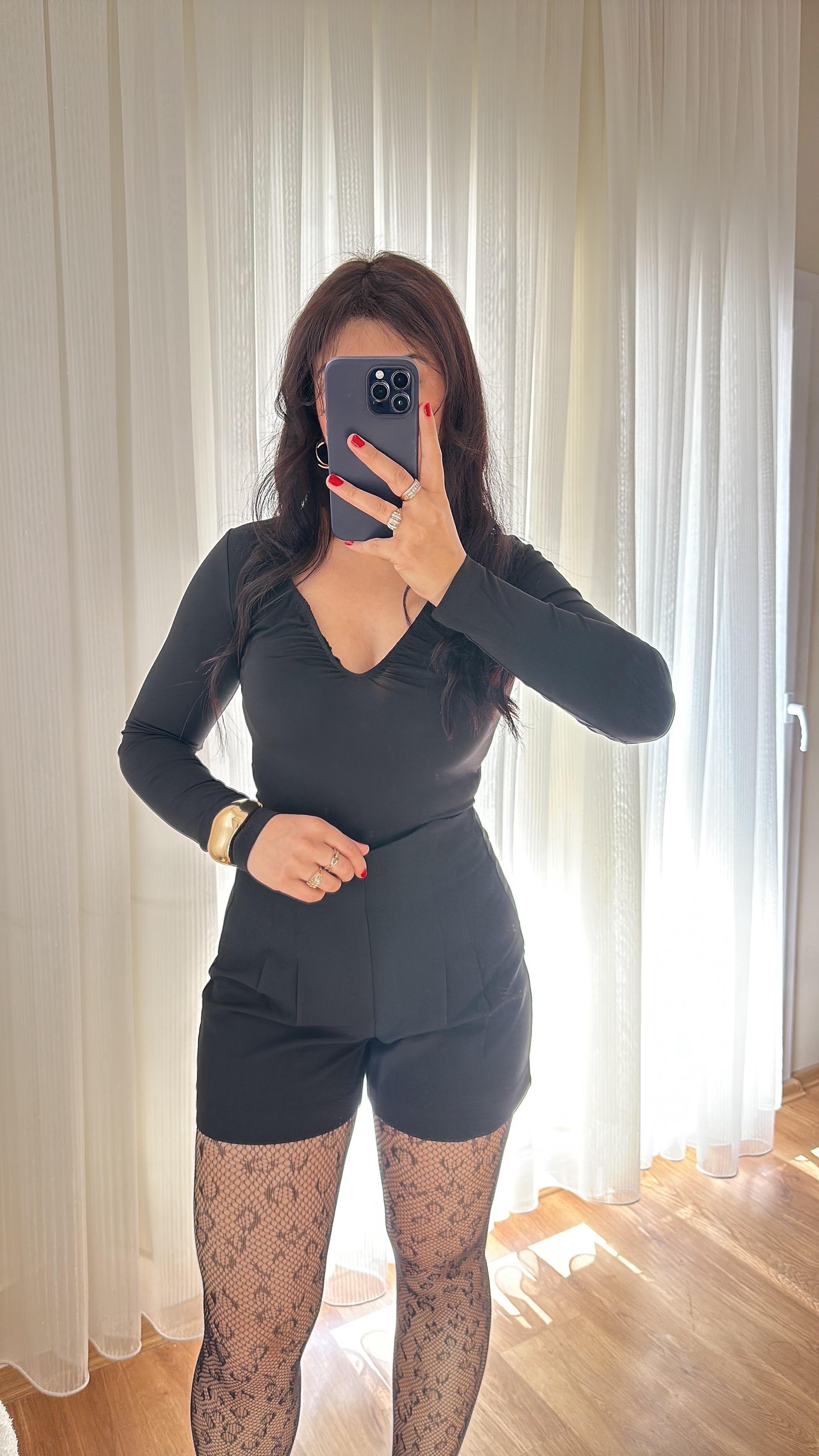 Rasy V yaka Siyah Bodysuit