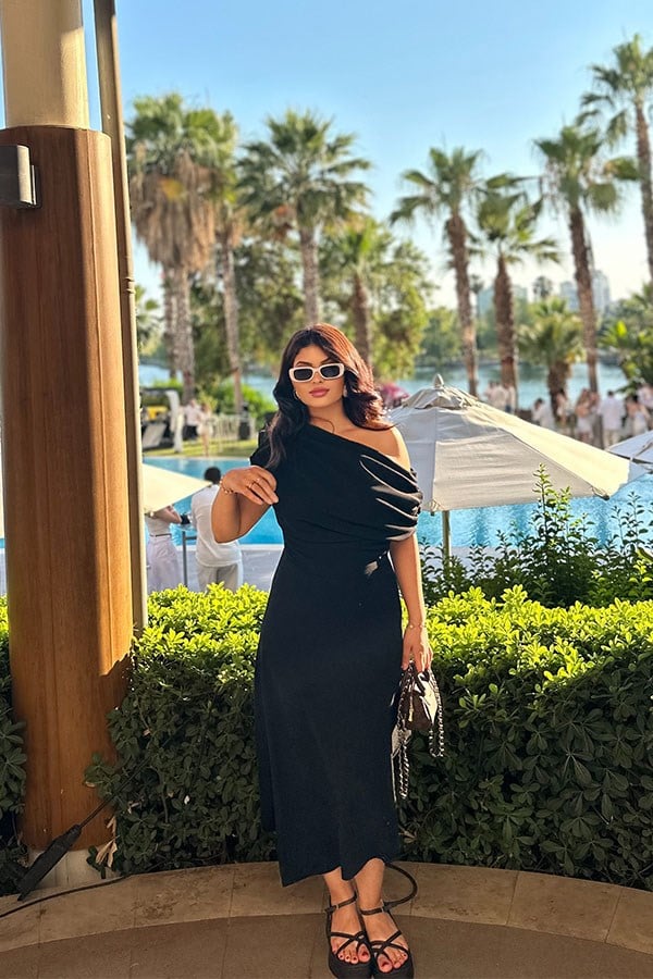 Siyah Düşük Omuz Elbise