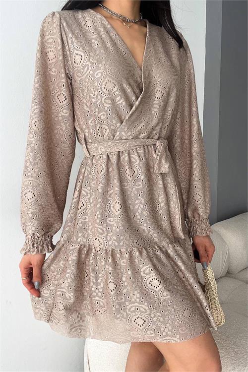 Dipmoda kadın bej kruvaze kuşaklı mini elbise NBK2026 