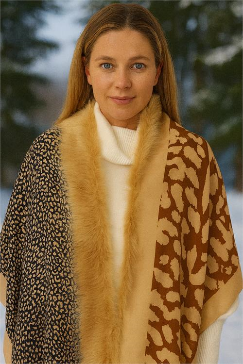 Dipmoda kadın camel leopar desenli kürklü panço DPAKS037
