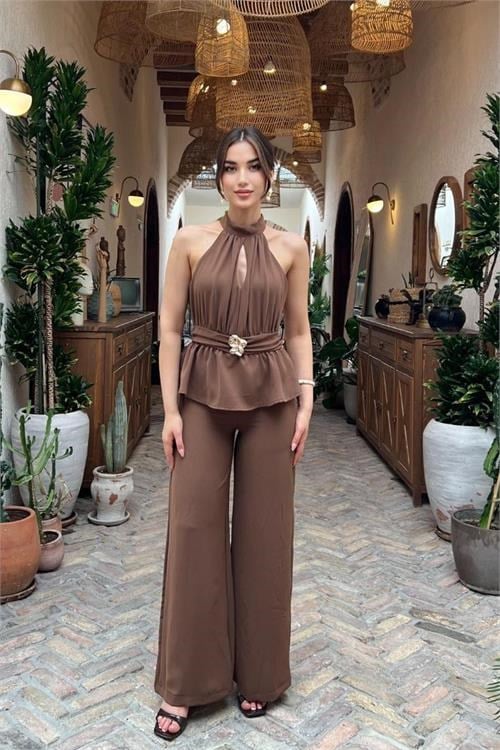 Dipmoda kadın kahve halter yaka bel toka kemer detaylı geniş paça premium tulum DPMY3944
