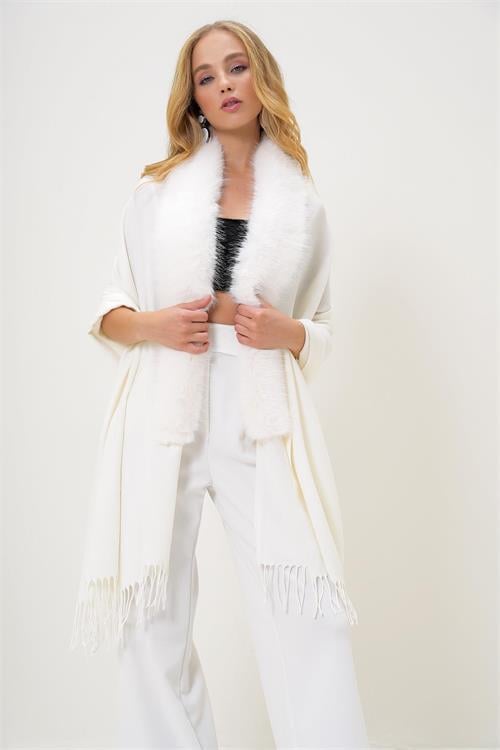 Dipmoda kadın kürk yaka püsküllü şal panço DPAKS039