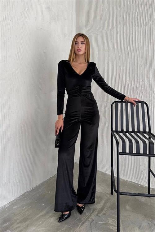 Dipmoda kadın V-yaka büzgü detaylı kadife tulum NBK2197