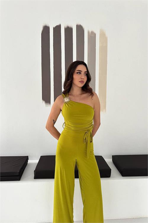 Dipmoda kadın yeşil tek omuz aksesuar detaylı geniş paça kuşaklı tulum DPK4544