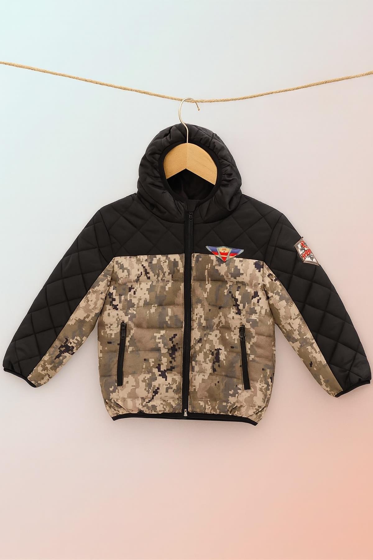 Erkek Çocuk Kamuflaj Desenli Kapüşonlu Kışlık Mont DPRBC006