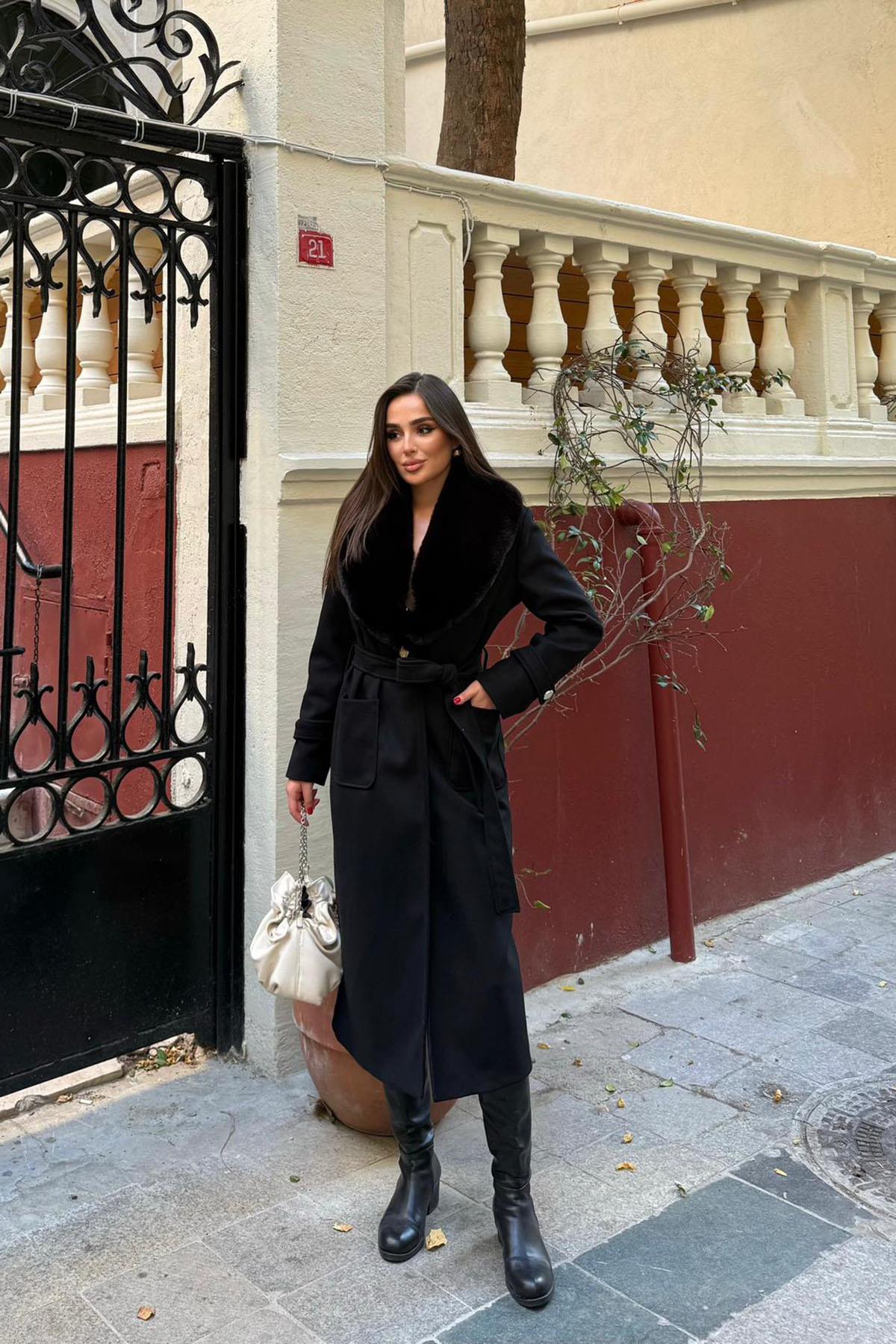 Kadın kaşe kumaş cepli yaka kürklü tam boy kuşaklı kaban DPSTR1003