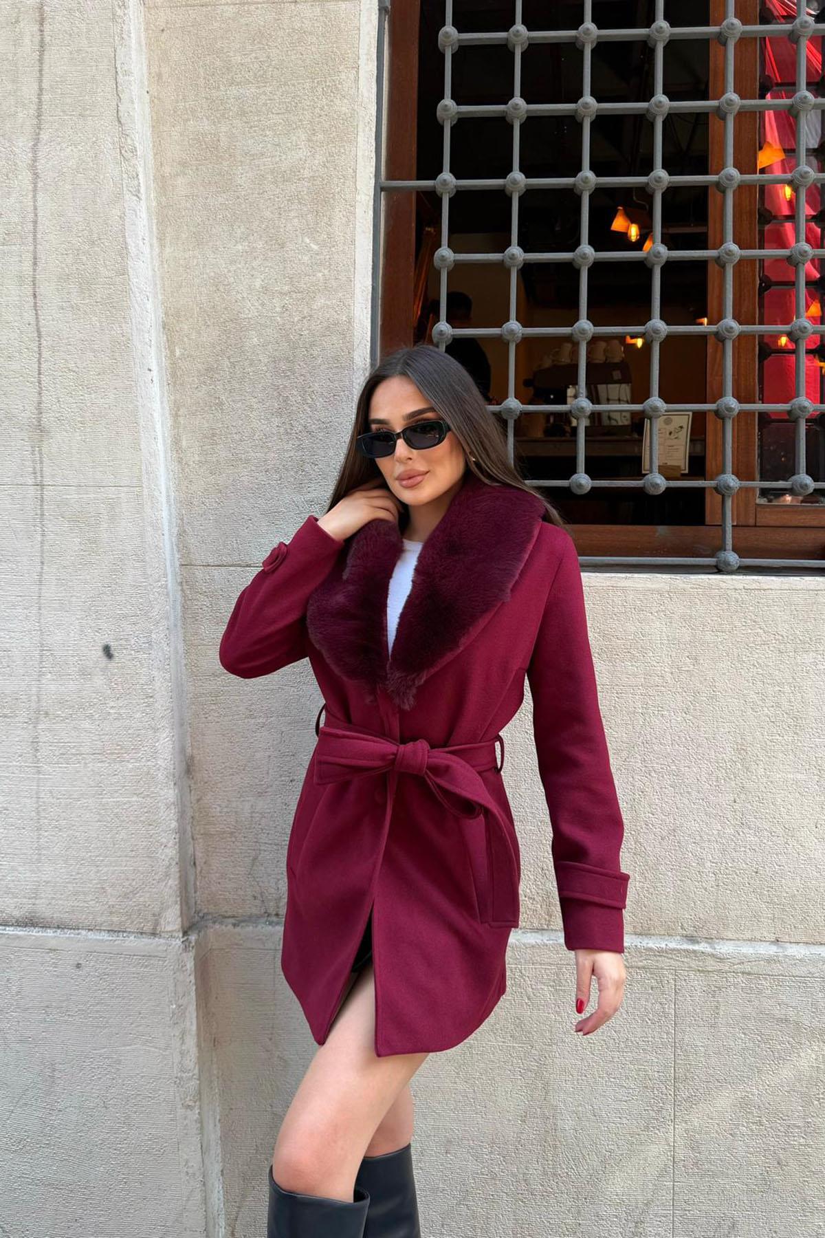 Kadın kürk yakalı kuşaklı kısa boy kaşe kaban DPSTR1019