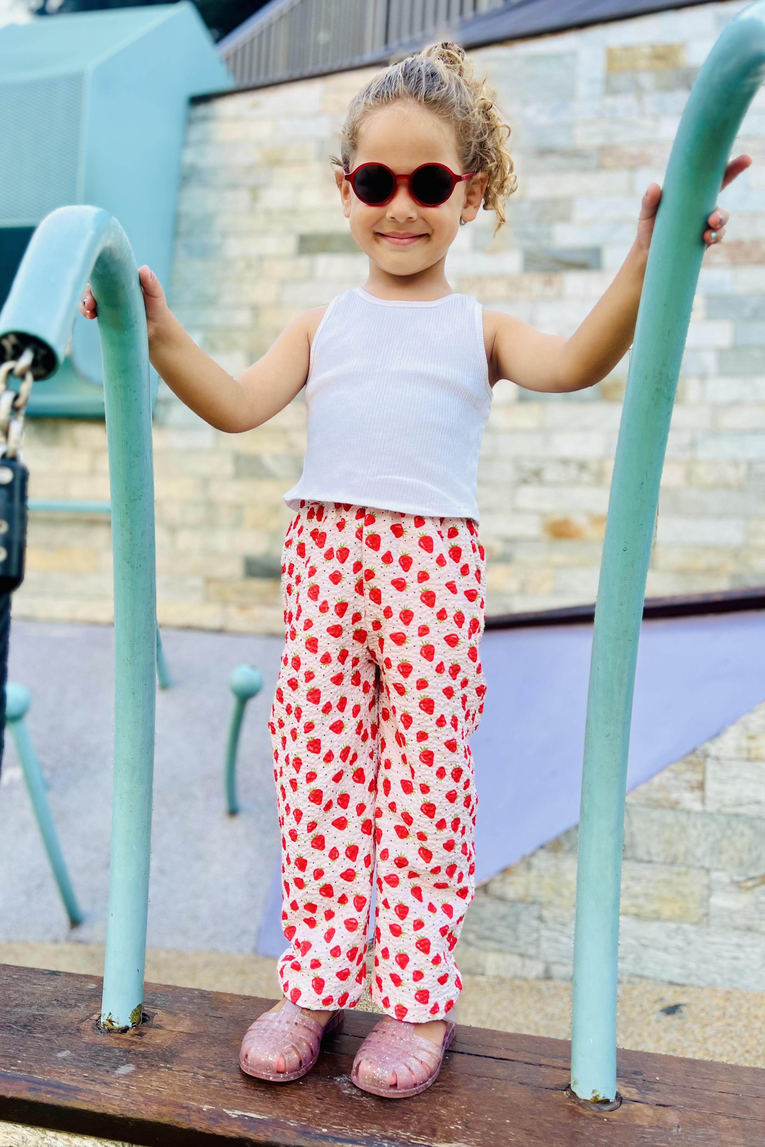 Çilek Desenli Cepli Kız Çocuk Pantolon