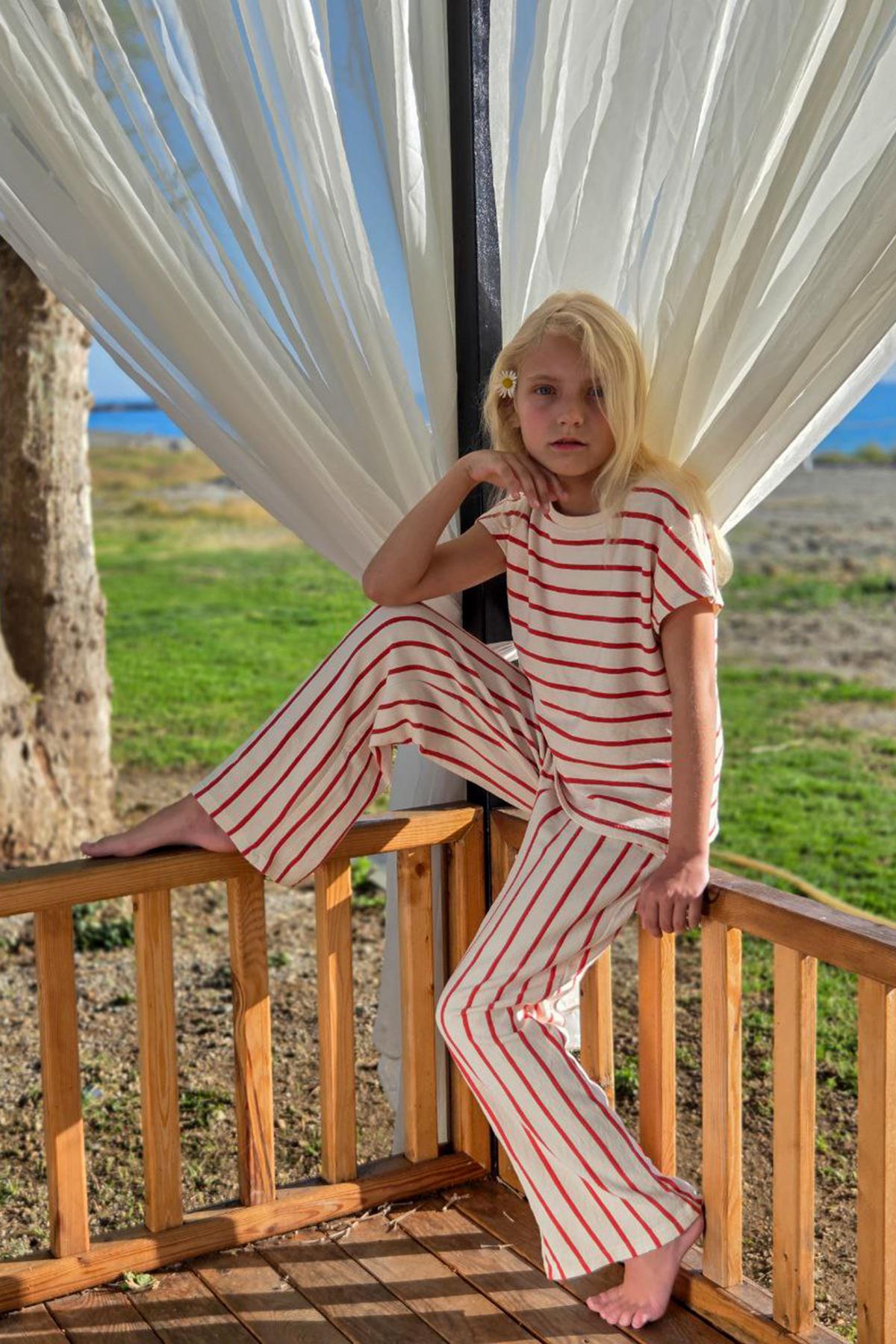 Liva Kırmızı Çizgili Kız Çocuk Lastikli Pantolon Tshirt 2'li Takım