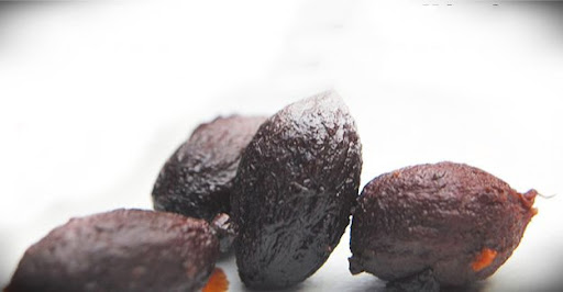 zeytin çekirdeği yutma