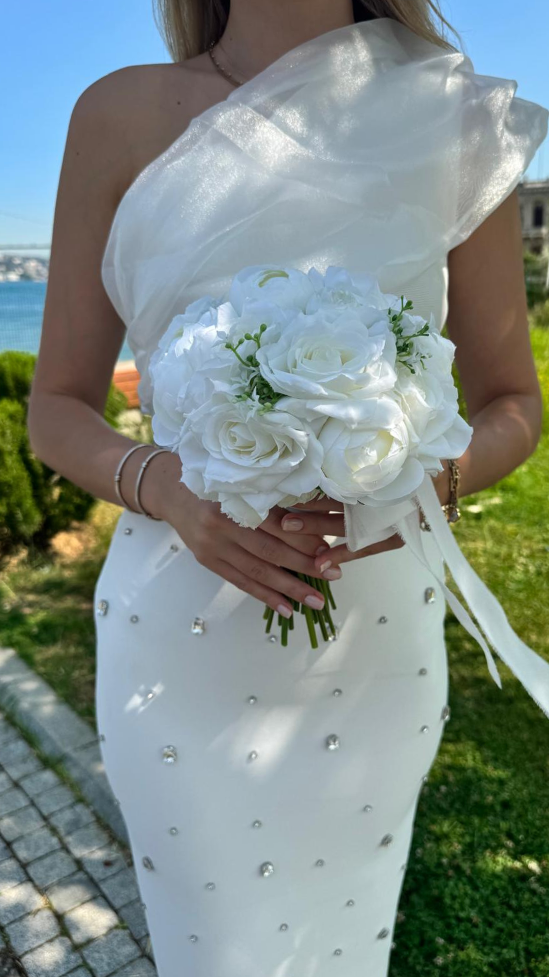 eyaz Gül Formlu Klasik Gelin Buketi