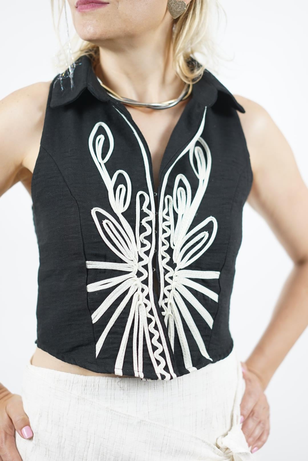 Nakış işlemeli keten yelek