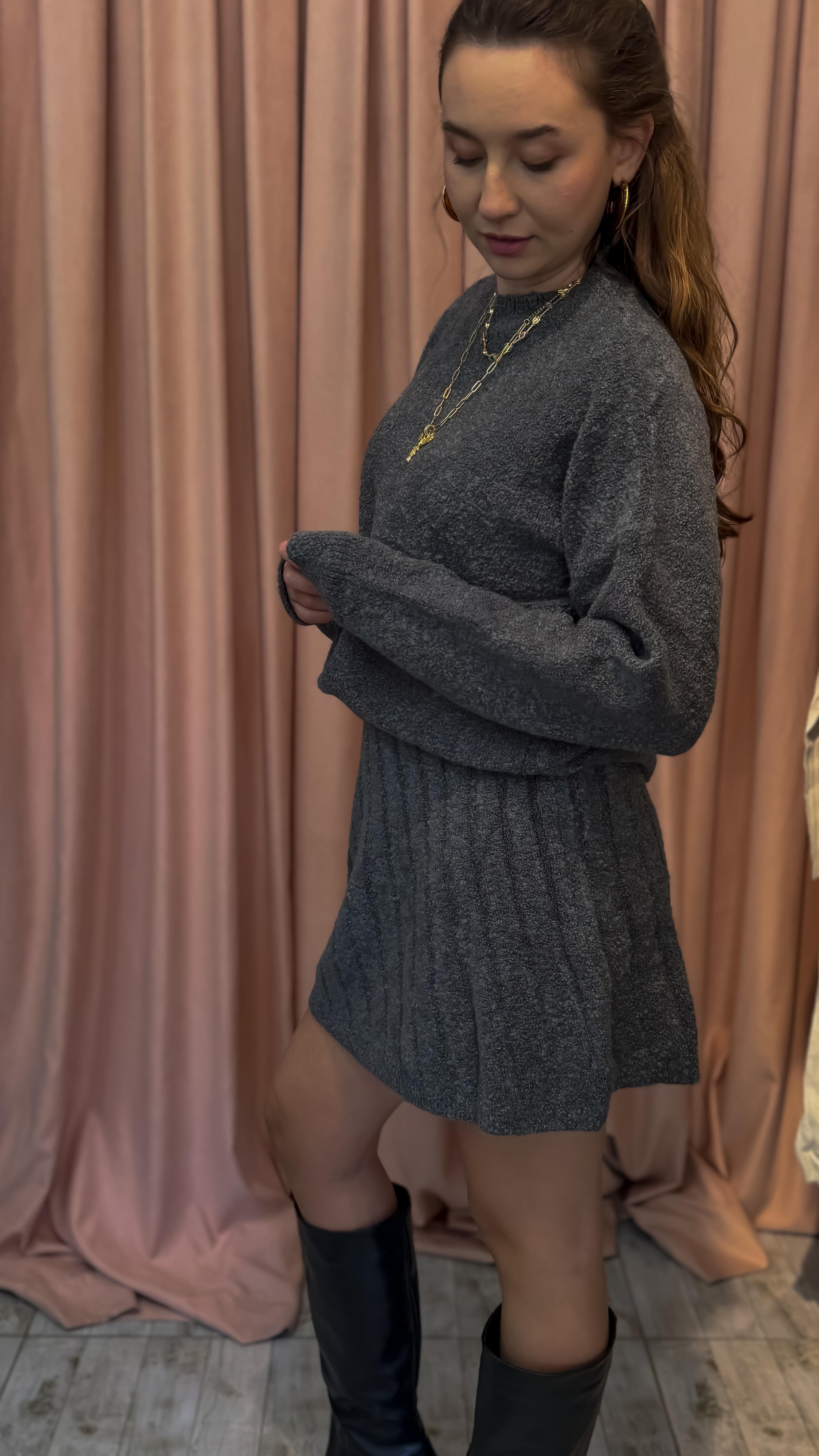 triko pileli etek kazak takım