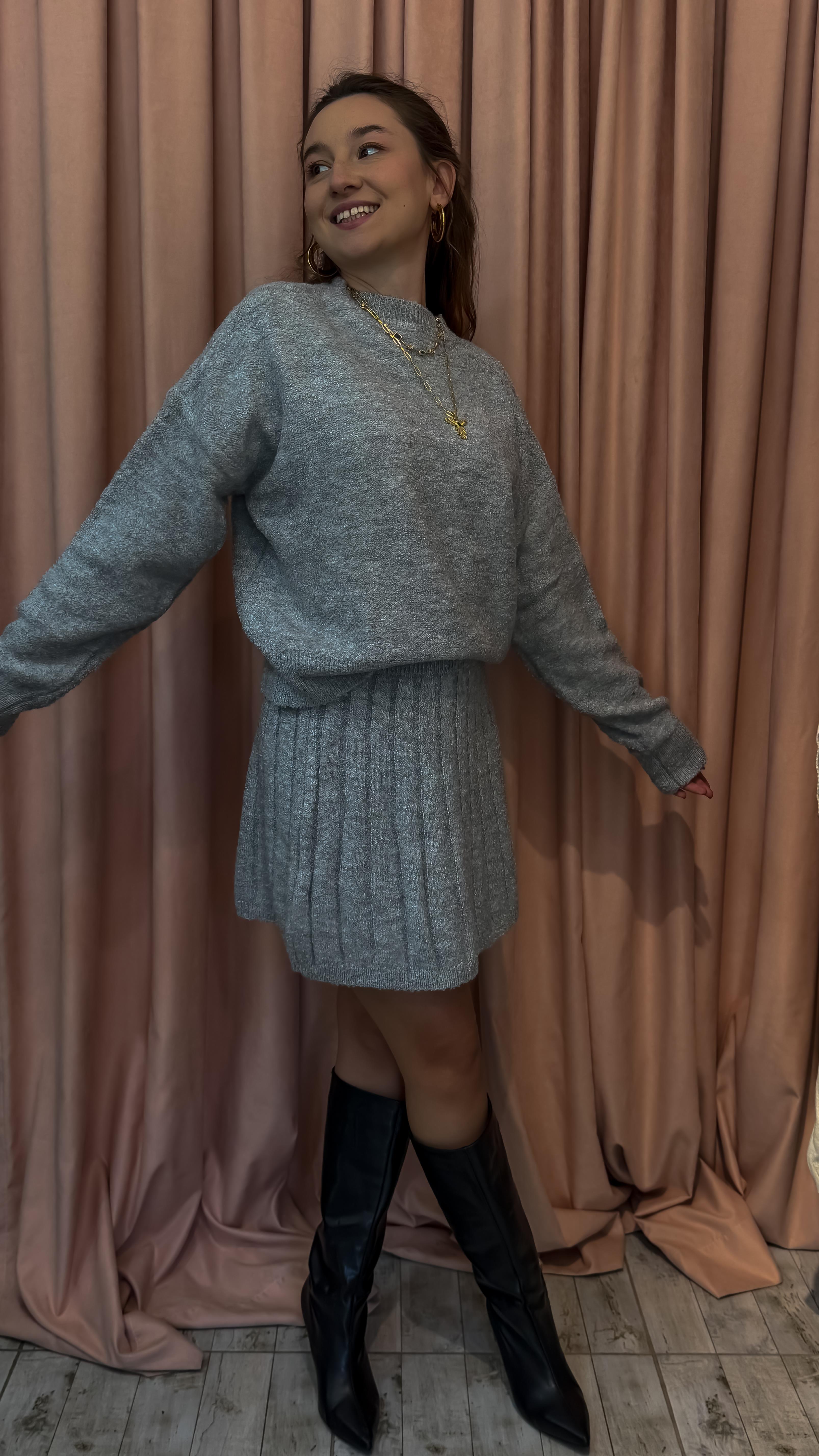 triko pileli etek kazak takım