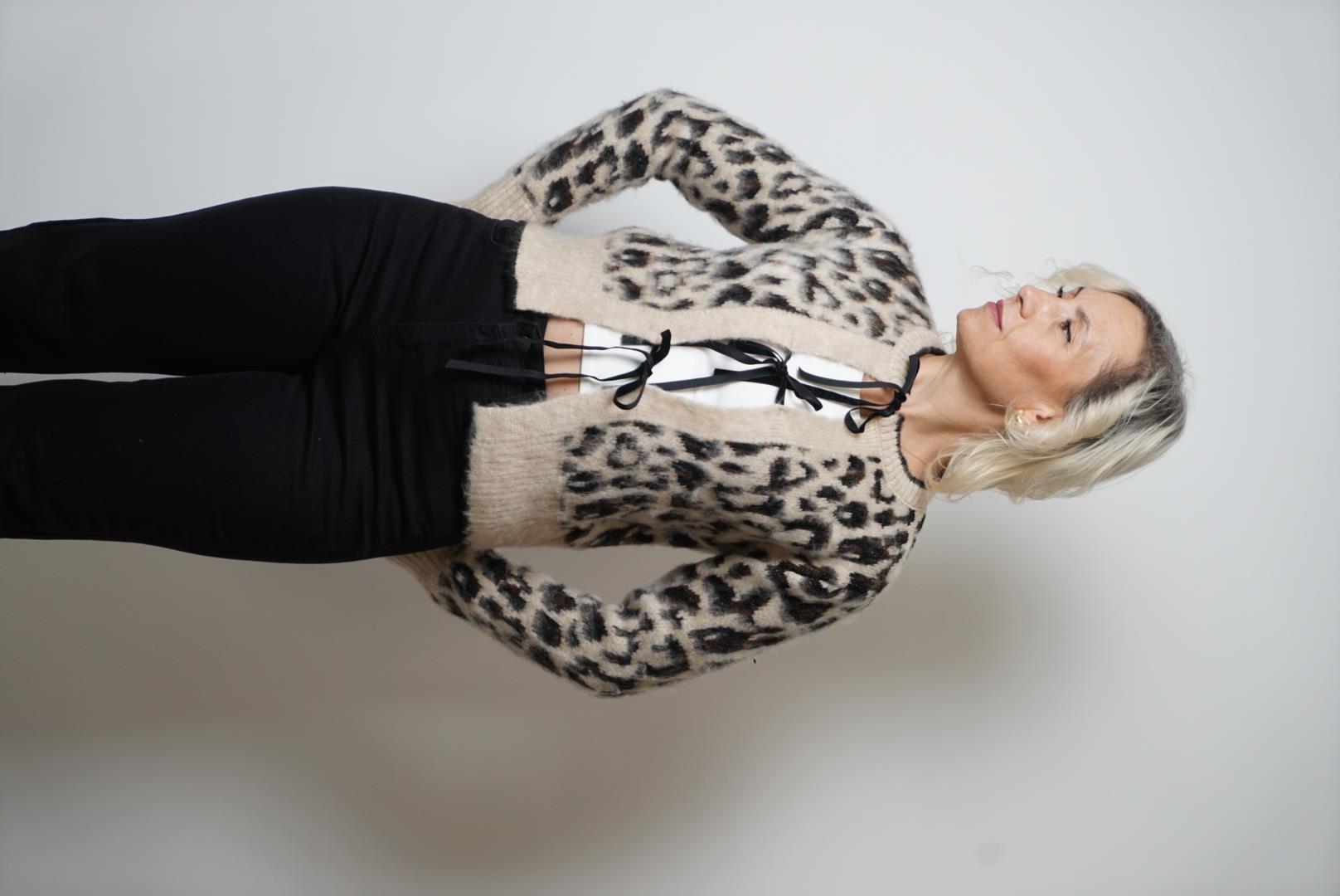 BAĞCIK DETAY LEOPAR HIRKA