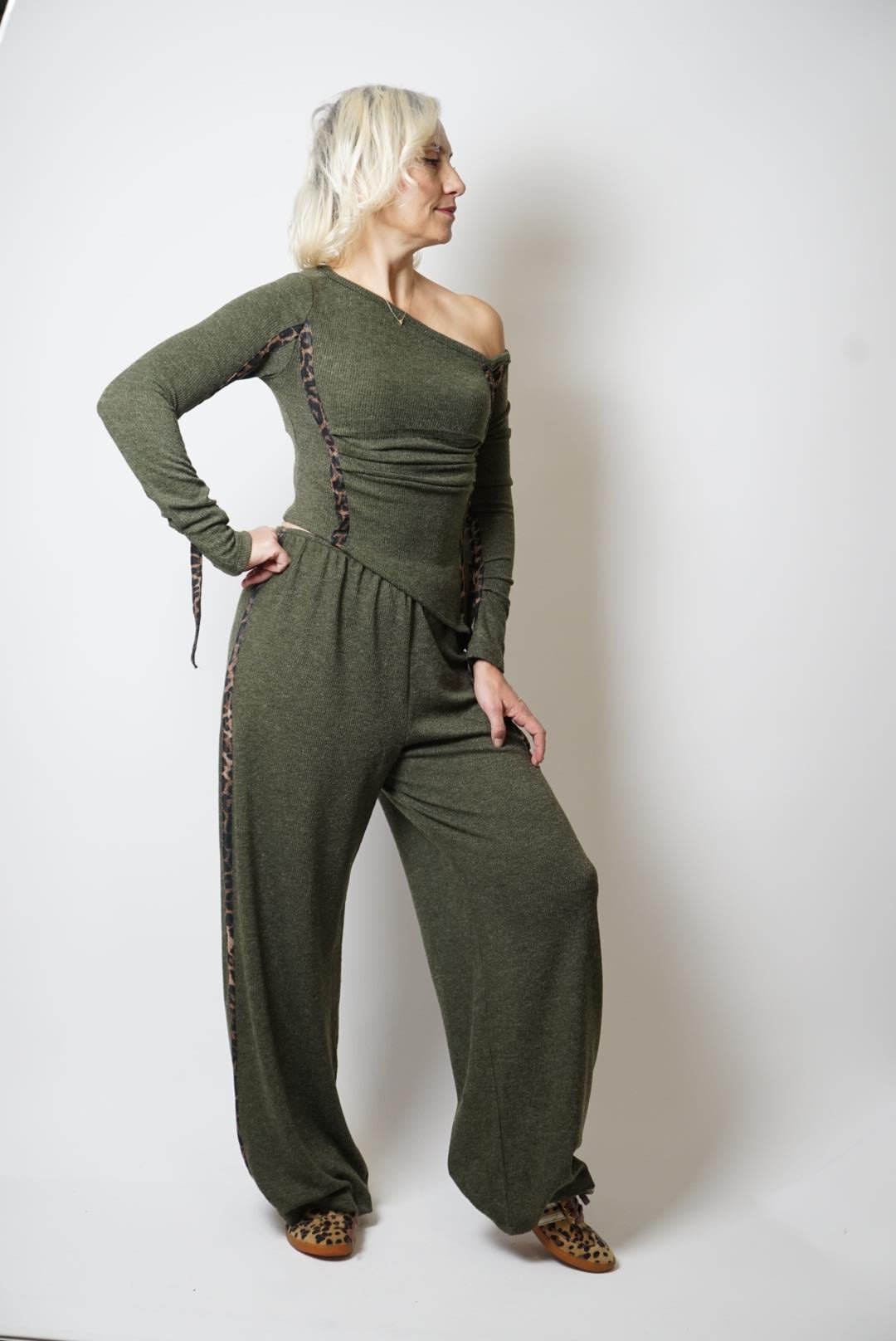 leopar biyeli triko takım