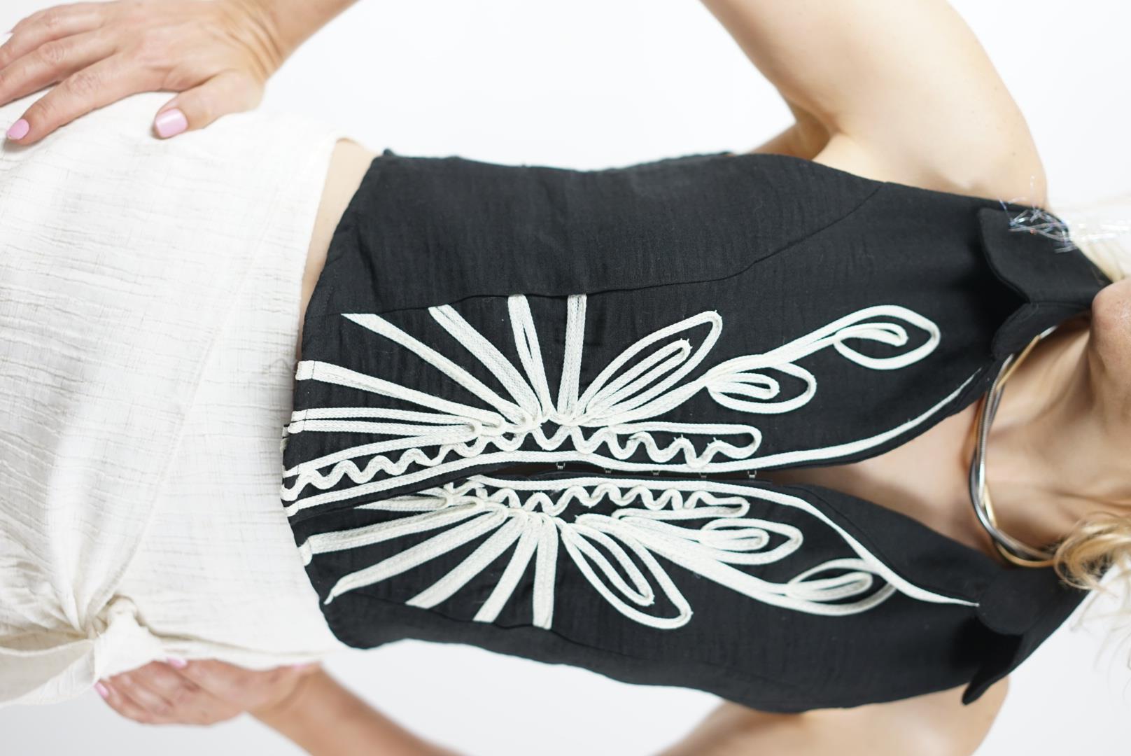 Nakış işlemeli keten yelek