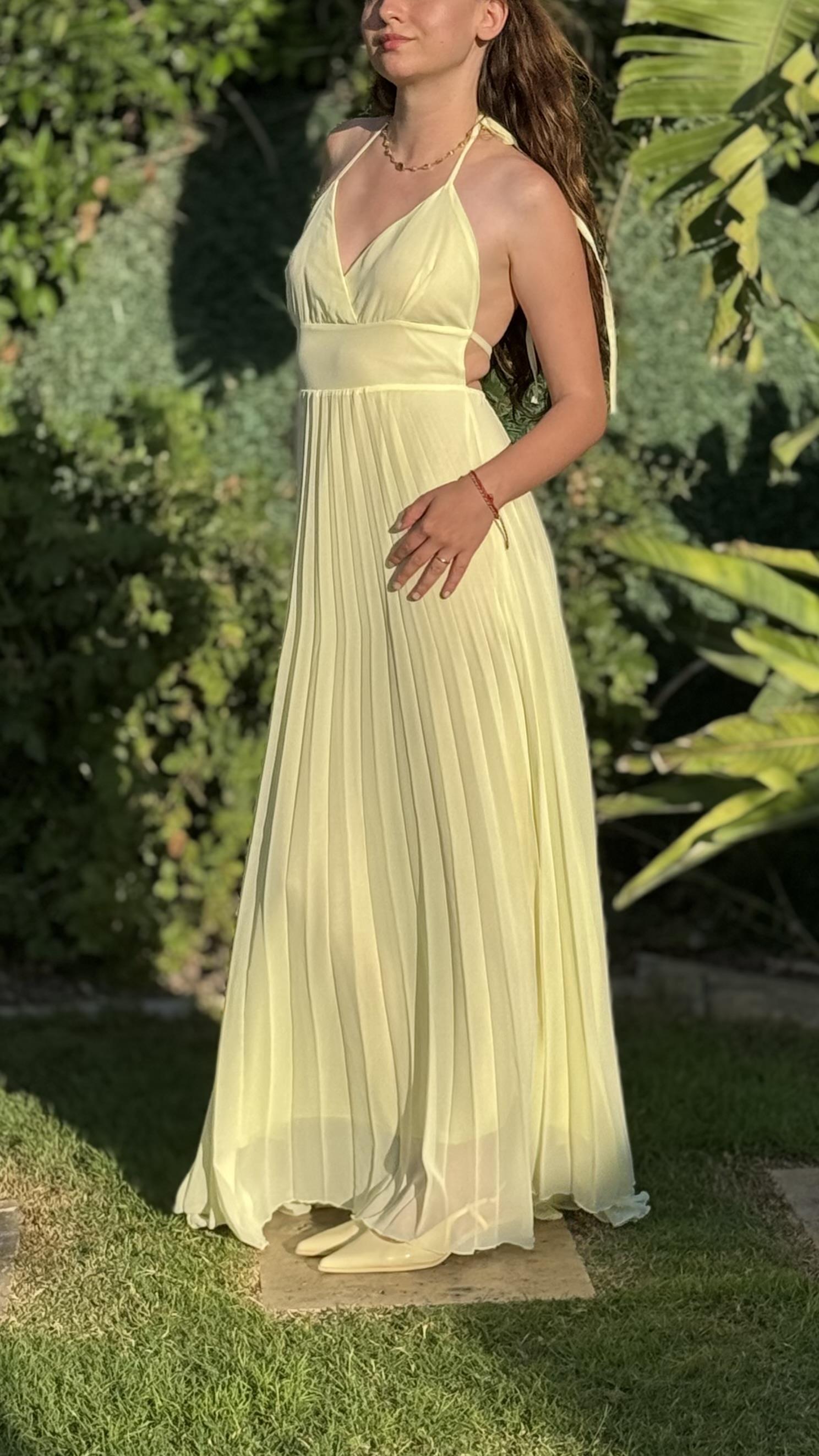 pileli sırtı  açık elbise